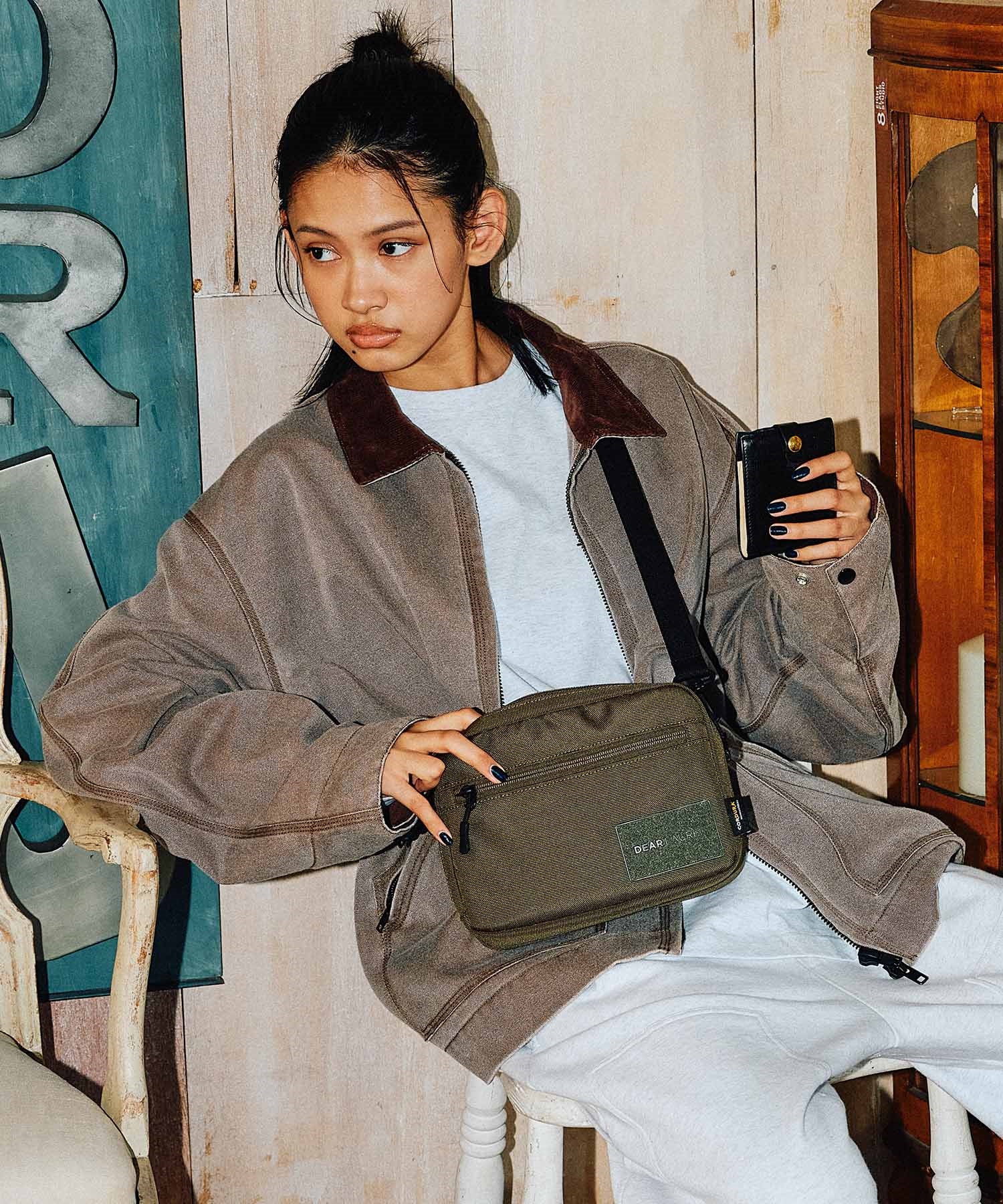 DEAR LAUREL ディアローレル ショルダーバッグ 2.8L DISTRICT SHOULDER DL25F10103(KHAKI-ONE)