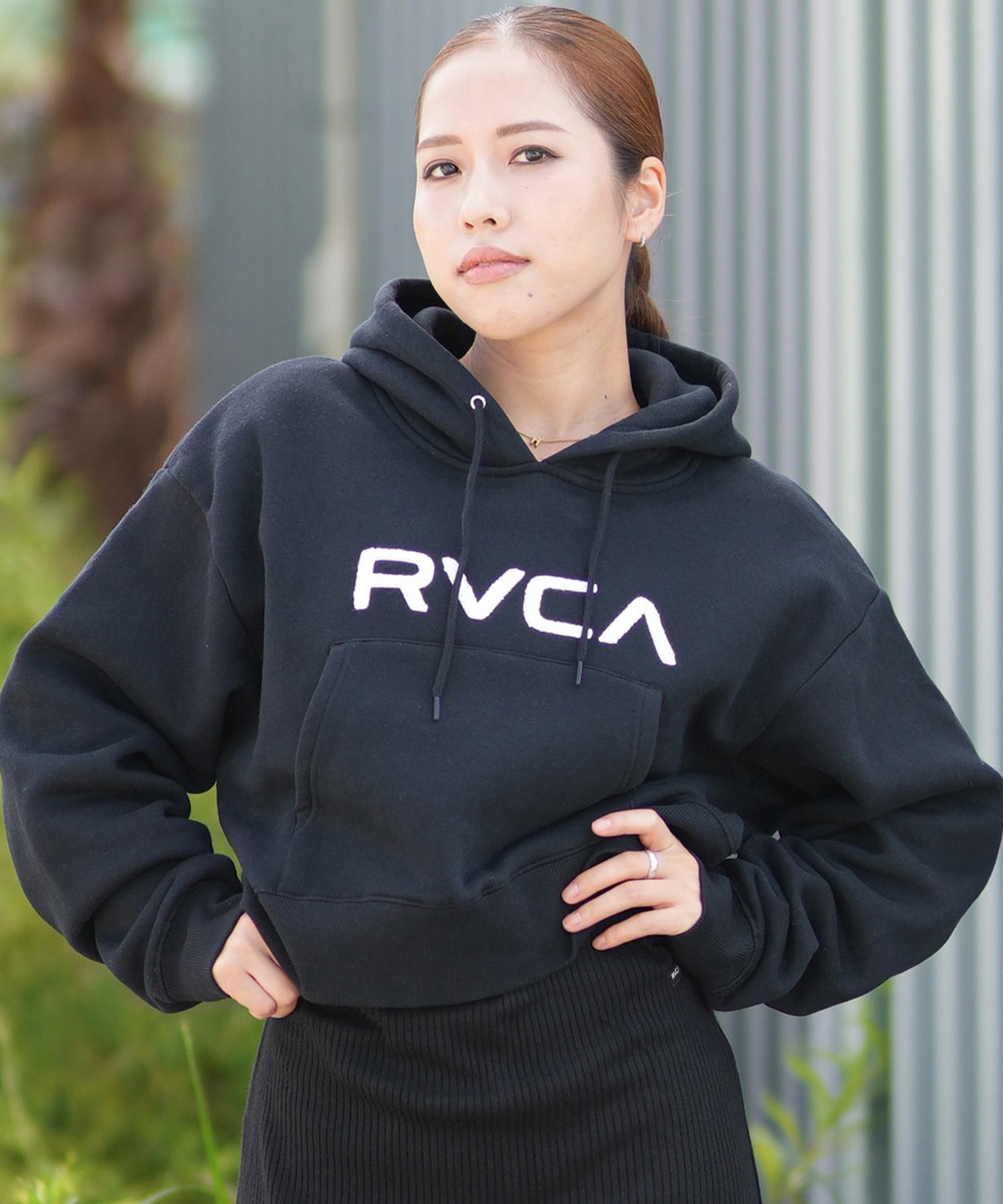 RVCA ルーカ プルオーバー パーカー レディース クロップド丈 ショート丈 ロゴ CROPPED HOODIE BF044-P03(BLK-S)