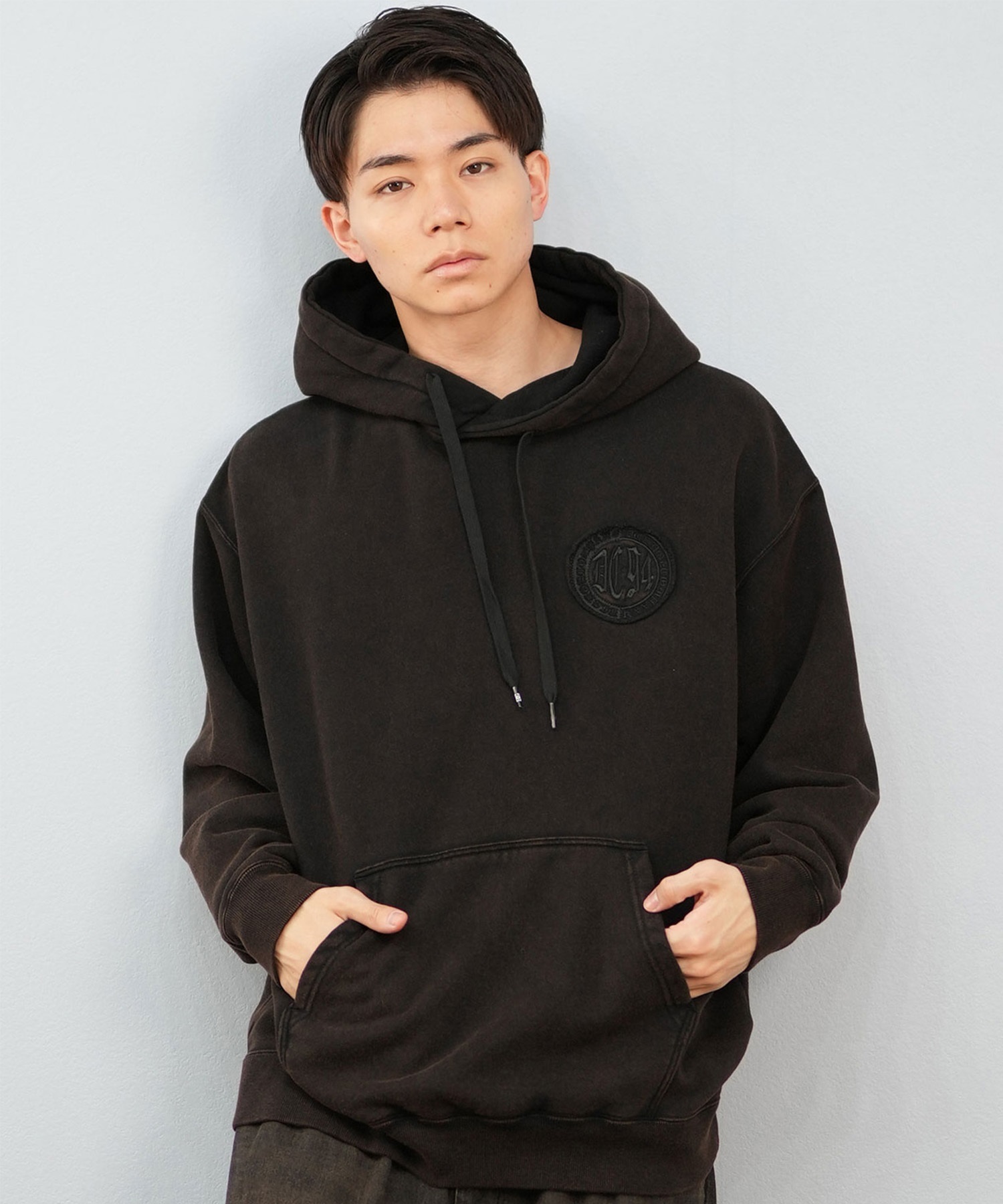 DC ディーシー プルオーバー パーカー メンズ バックプリント 25 HIDDEN PH パーカー DPO254038(BKB-M)