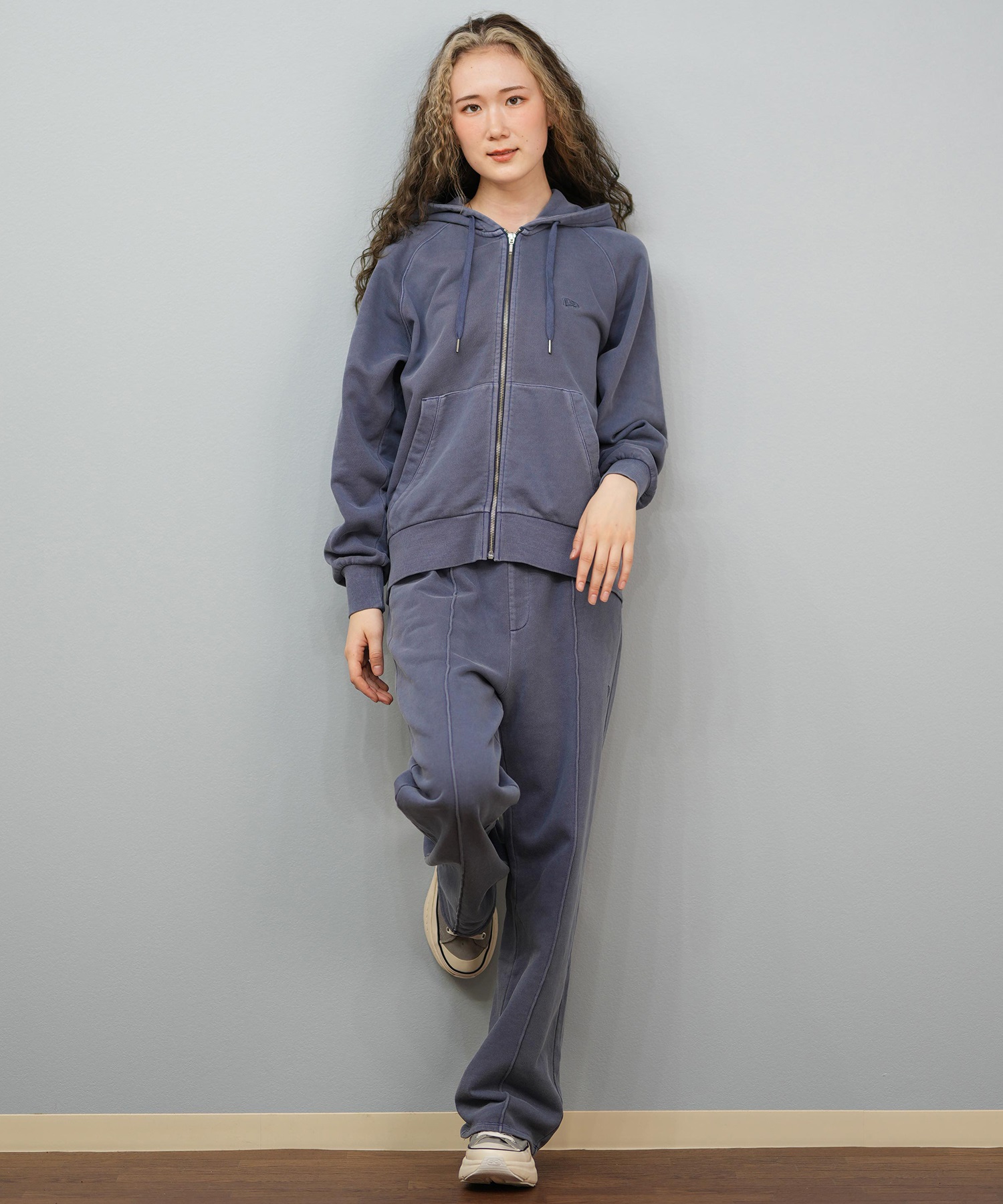 NEW ERA ニューエラ ジップアップ パーカー レディース 裏毛 スウェット フルジップフーディー ガーメントダイ スレート 14674663(SLT-S)