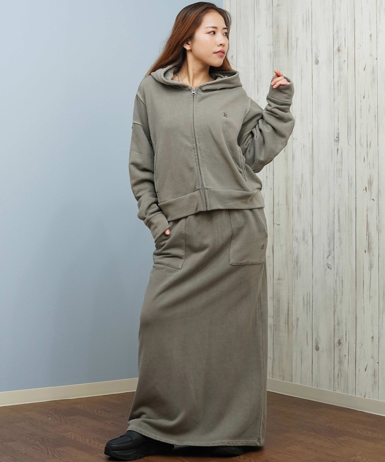 Hurley ハーレー ジップアップ パーカー レディース ワンポイント ロゴ 裏毛 SWEAT PIGMENT FZ HOODIE WCFF252030(ANVY-M)