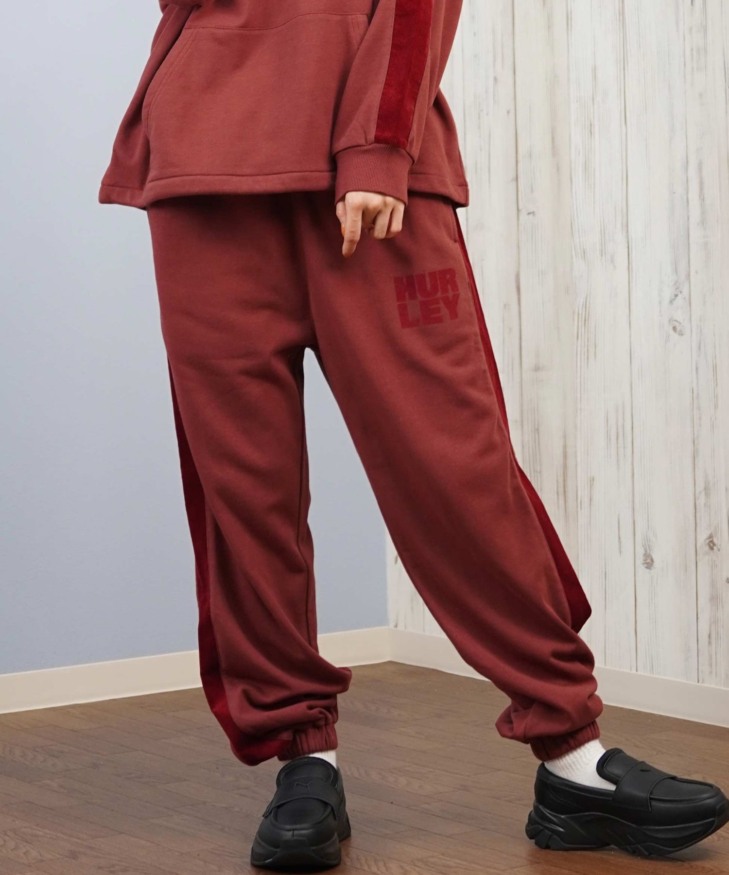 Hurley ハーレー ロングパンツ レディース スウェット ライン ウエストゴム 異素材ミックス セットアップ対応 TERRY CDR SWITCHING PANTS WCFB252024(OWHT-M)