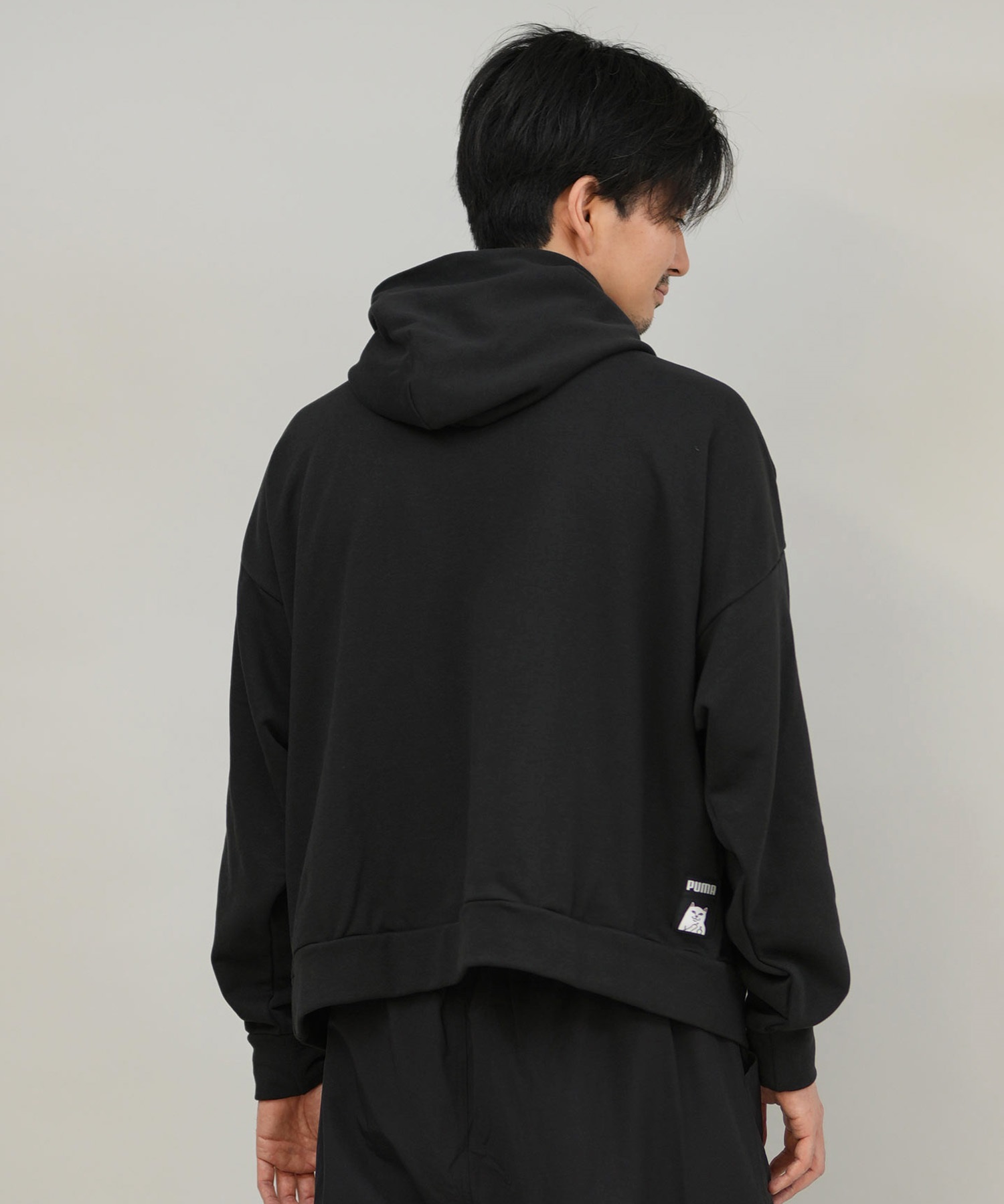 9月27日発売 PUMA プーマ × RIPNDIP リップンディップ コラボ メンズ ボクシー グラフィック フーディ プルオーバー パーカー 裏毛 632414(01-M)