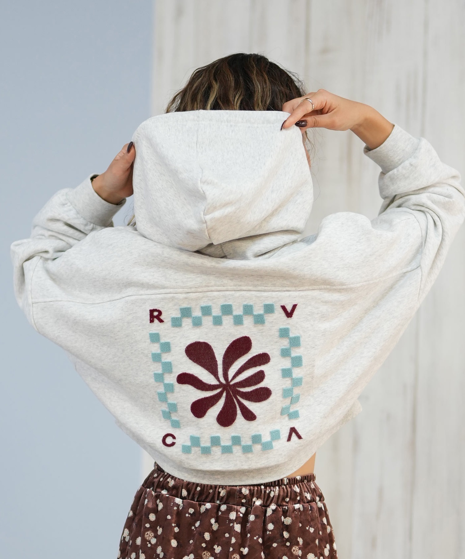 RVCA ルーカ プルオーバー パーカー レディース スウェット フーディー ショート丈 バックプリント ドルマンスリーブ 裏毛 BF044-012(BLK-S)