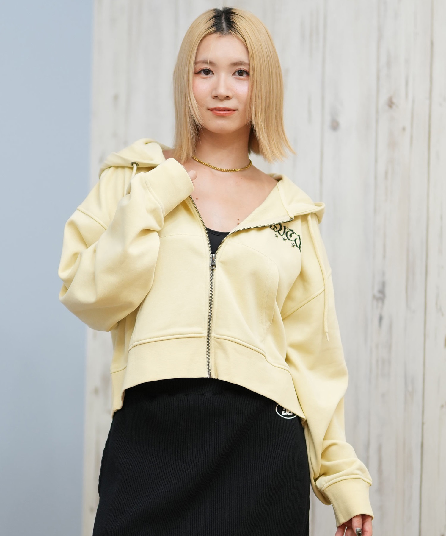 RVCA ルーカ ジップアップ パーカー レディース スウェット フーディー ショート丈 ロゴ 裏毛 NEAT ZIP HOODIE BF044-014(BLK-S)