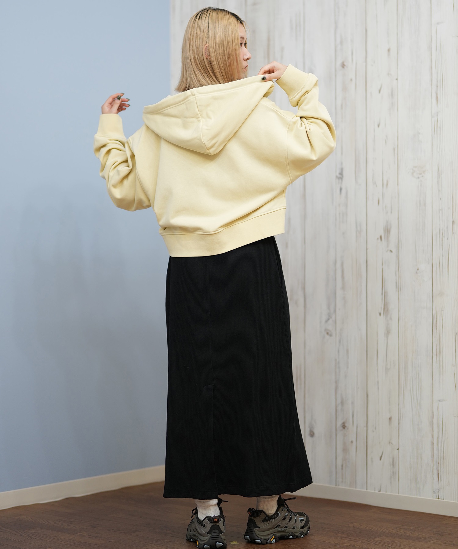 RVCA ルーカ ジップアップ パーカー レディース スウェット フーディー ショート丈 ロゴ 裏毛 NEAT ZIP HOODIE BF044-014(BLK-S)