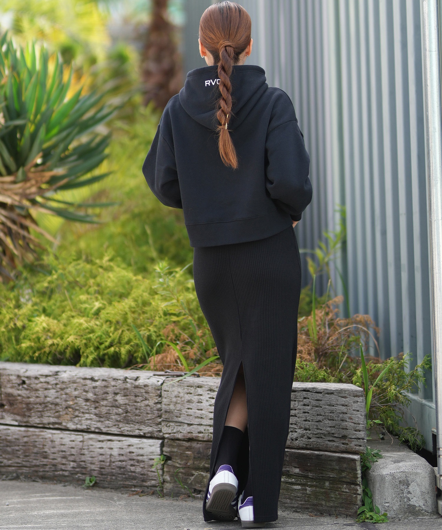 RVCA ルーカ プルオーバー パーカー レディース クロップド丈 ショート丈 ロゴ CROPPED HOODIE BF044-P03(BLK-S)