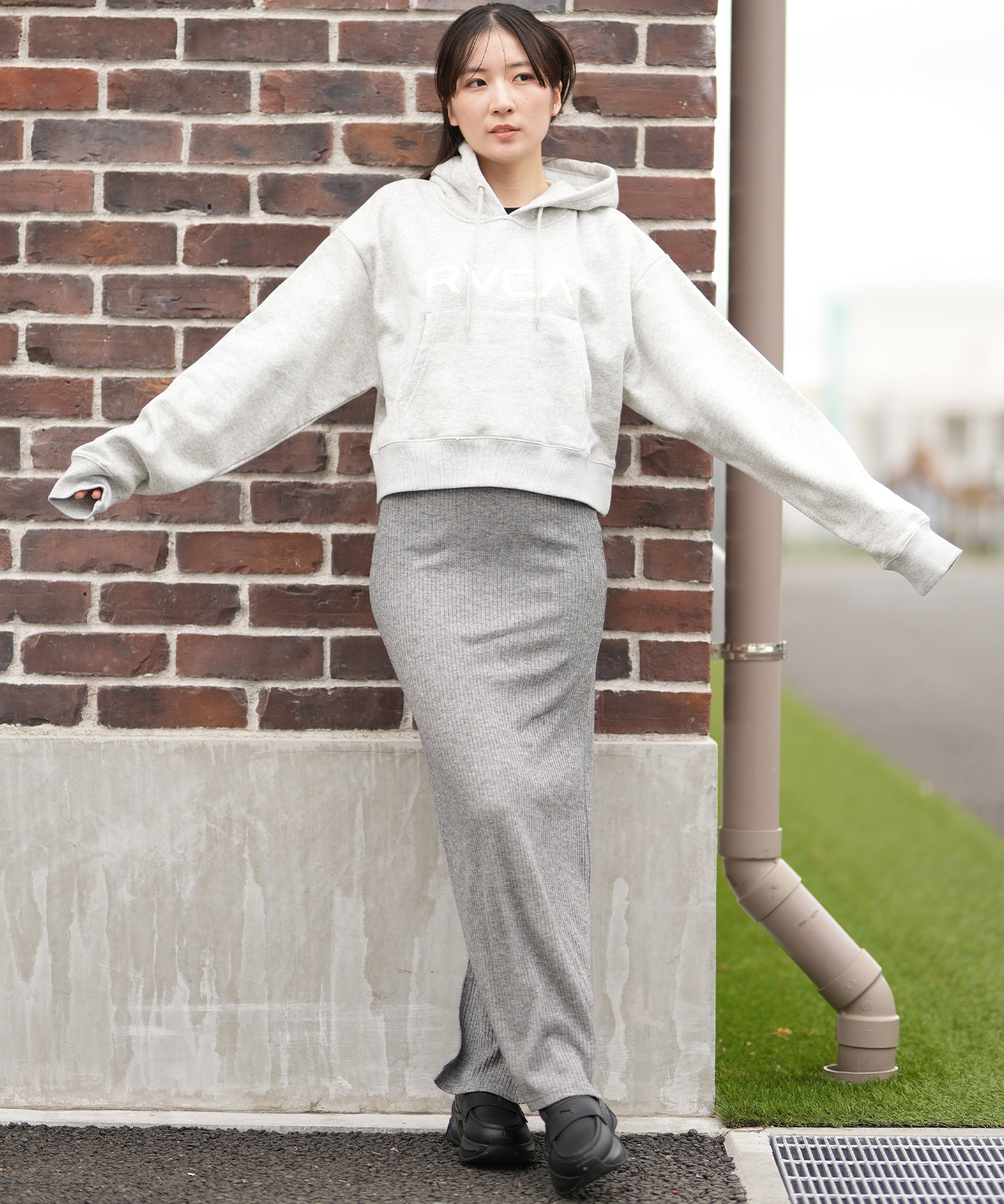 RVCA ルーカ プルオーバー パーカー レディース クロップド丈 ショート丈 ロゴ CROPPED HOODIE BF044-P03(BLK-S)