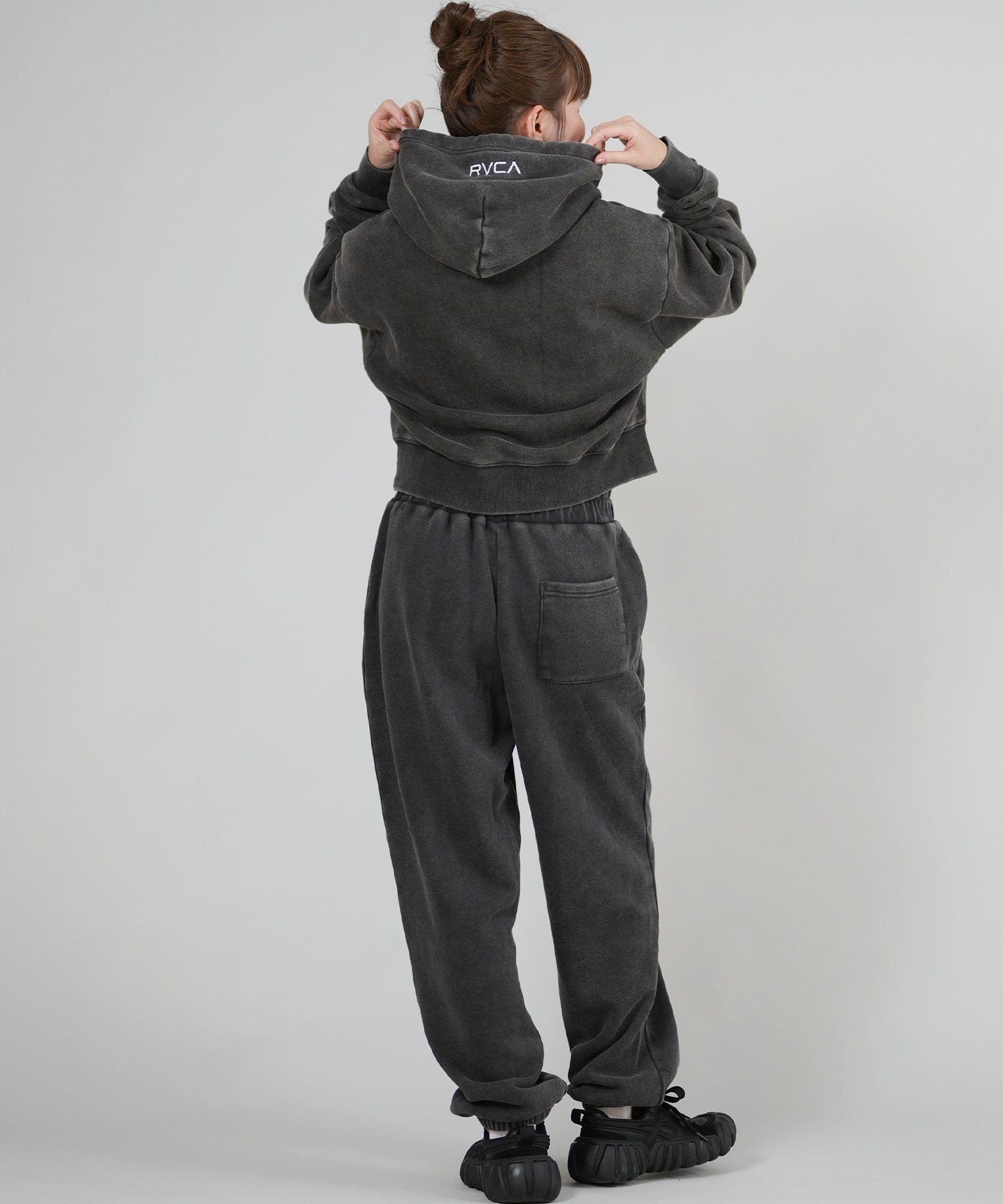 RVCA ルーカ プルオーバー パーカー レディース クロップド丈 ショート丈 ロゴ CROPPED HOODIE BF044-P03(BLK-S)