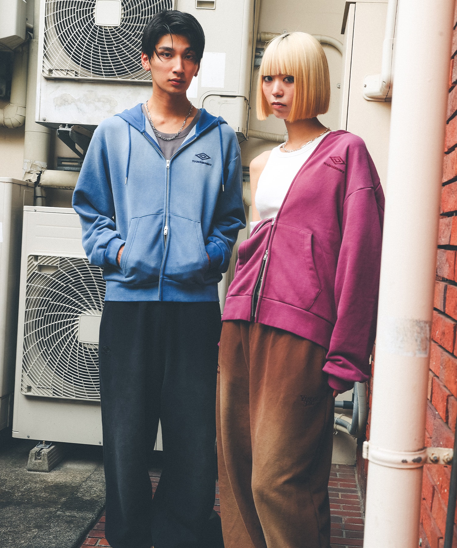 UMBRO アンブロ × Younger Song ヤンガーソング コラボ ジップアップ パーカー 裏毛 MD27-LHD03 ムラサキスポーツ限定(BLACK-M)